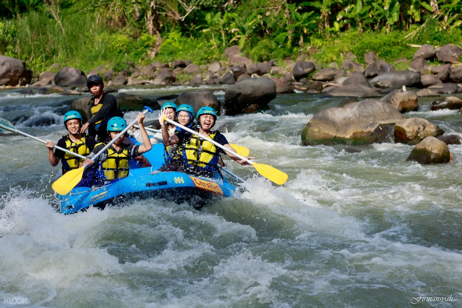 Arung Jeram Di Sungai Elo Oleh Citra Elo Dari Yogyakarta Indonesia